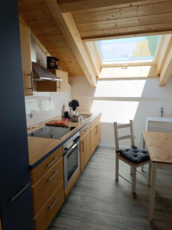 Apartment Unterm Dach Mit Kleinem Seeblick Munsing Luaran gambar